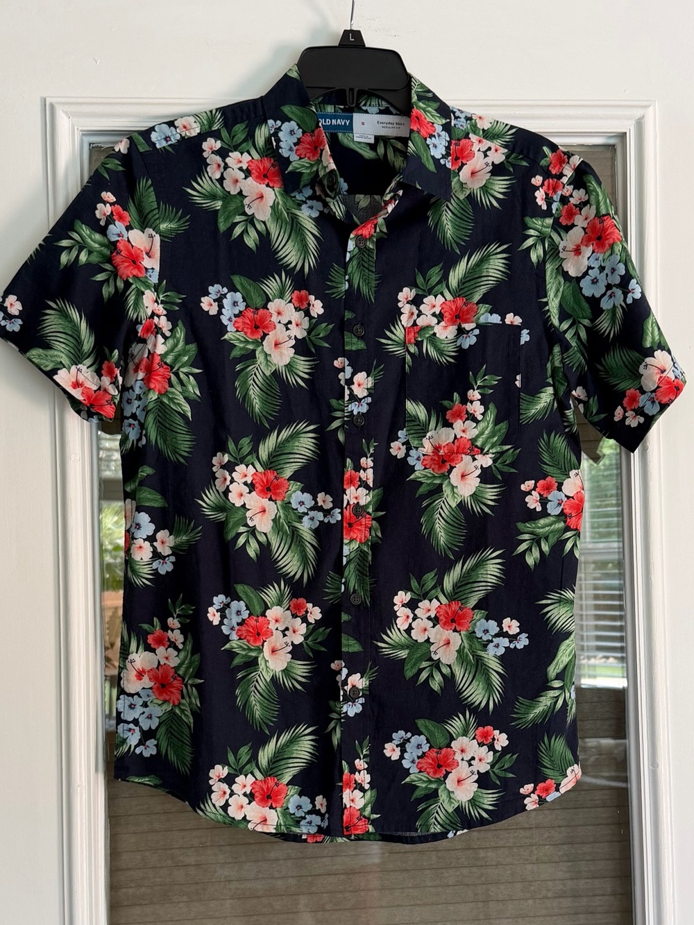 Men’s Old Navy Everyday Shirt (small)
